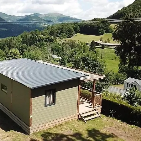 مكان تخييم La Pommeraie Vic-sur-Cère
